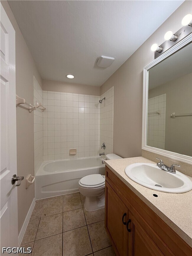 Building Photo - 4299 Bellasol Cir