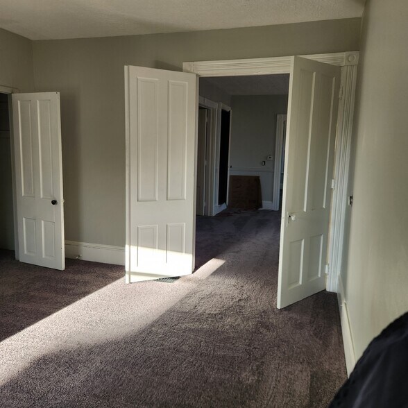 Building Photo - 212 1st St NW