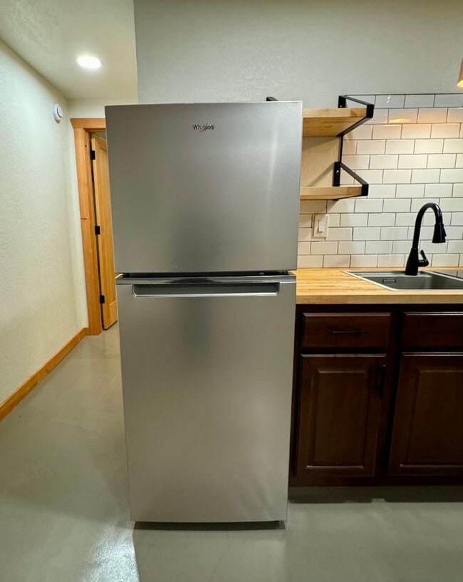 Building Photo - Charming 1BR in Convenient Eugene Location!
