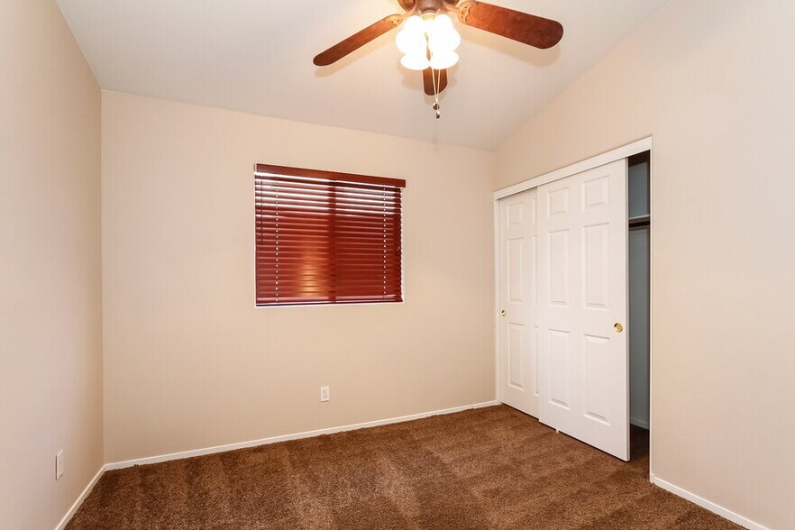 Building Photo - 8904 Dolente Ave