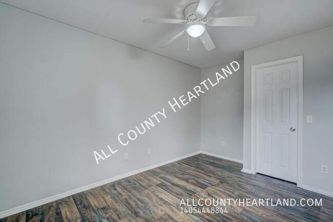 Building Photo - 2008 SE 7th Ct