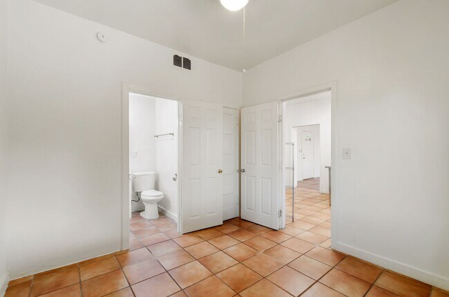 Building Photo - 1030 N Tucson Blvd