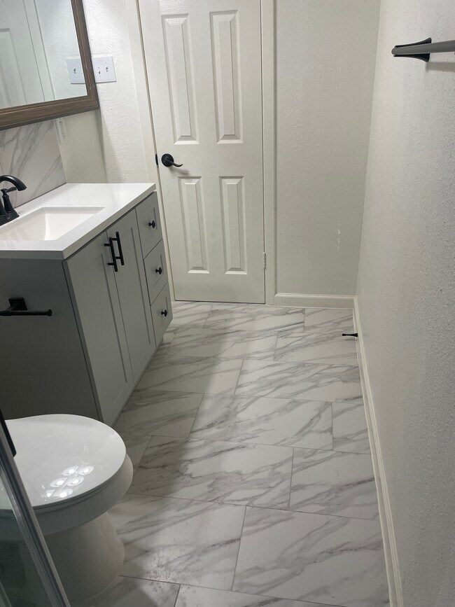 Building Photo - 6705 Covington Dr