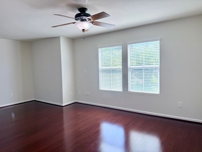 Building Photo - 5-Bed Gated Family Oasis | Prime Location & Backyard Space