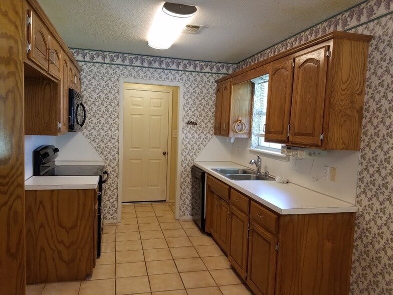 Building Photo - 2206 Aspen Ter