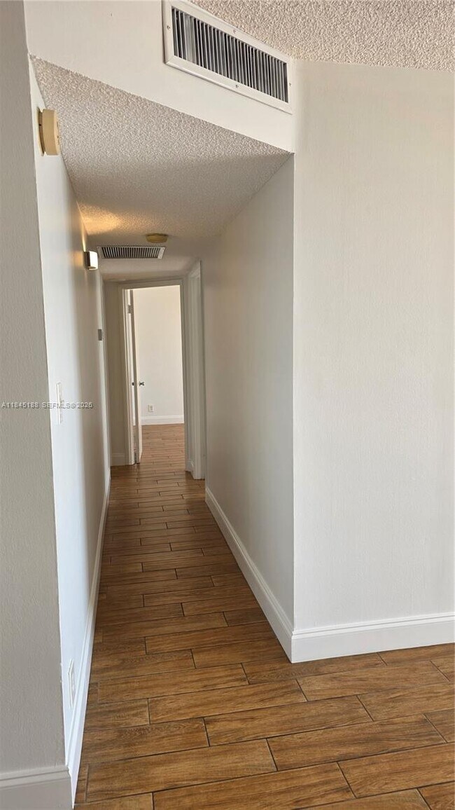 Building Photo - 18151 NE 31st Ct