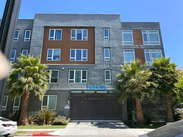 Building Photo - 5925 Charlotte Dr