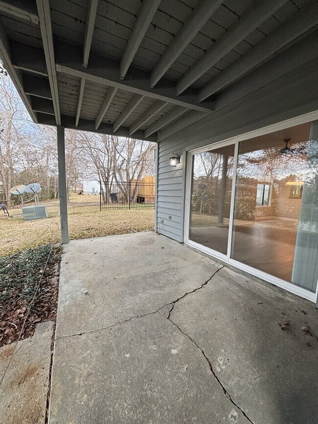 Building Photo - 8483 Yadkin Cir