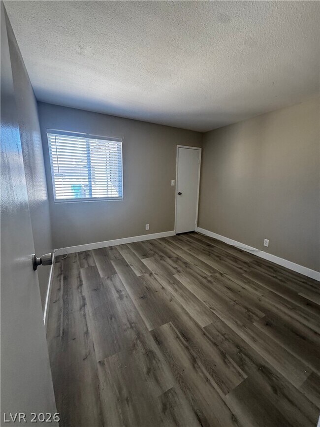 Building Photo - 336 Viewmont Dr