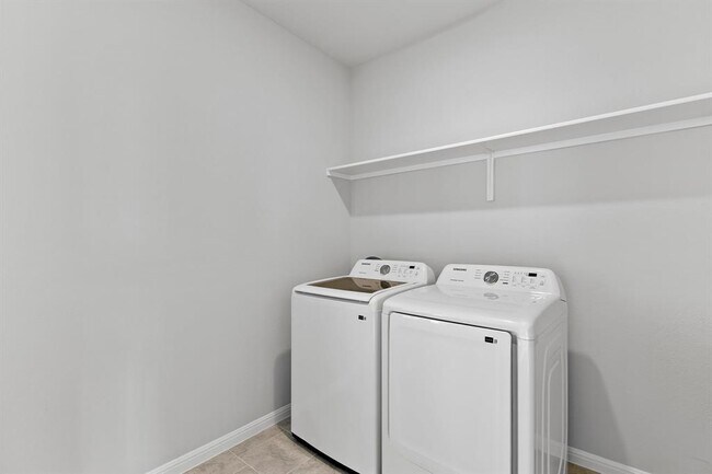 Building Photo - 100 Elm Br Trl