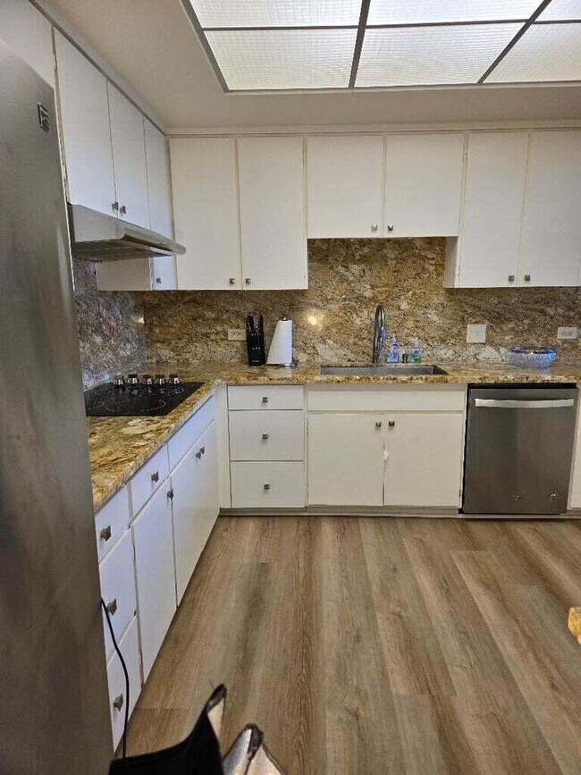 Building Photo - 899 Island Dr