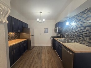 Building Photo - 725 J