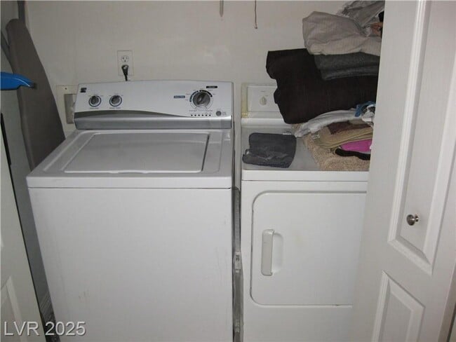 Building Photo - Beautiful SW condo close to the Las Vegas ...