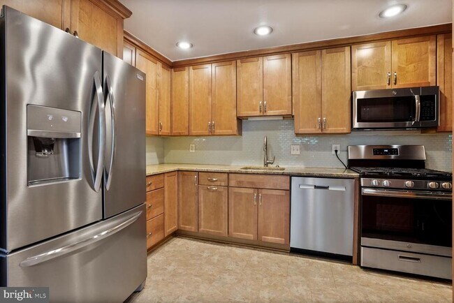Building Photo - 11820 Breton Ct
