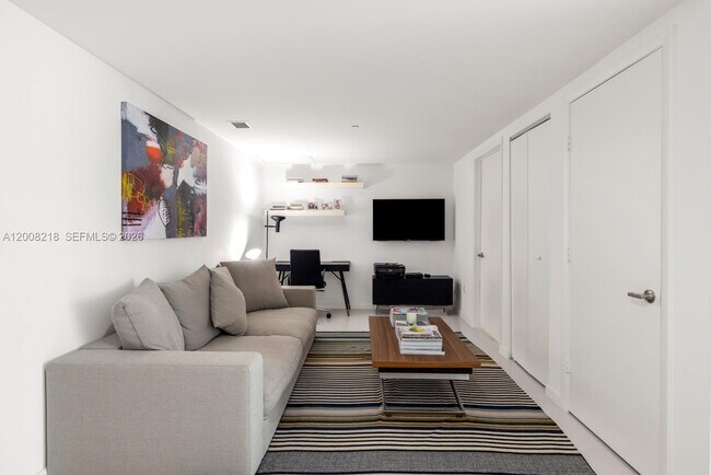 Building Photo - 495 Brickell Ave