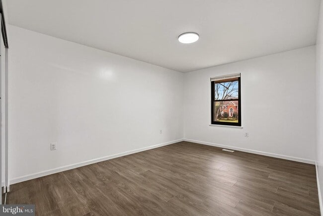 Building Photo - 2146 Woodford Rd