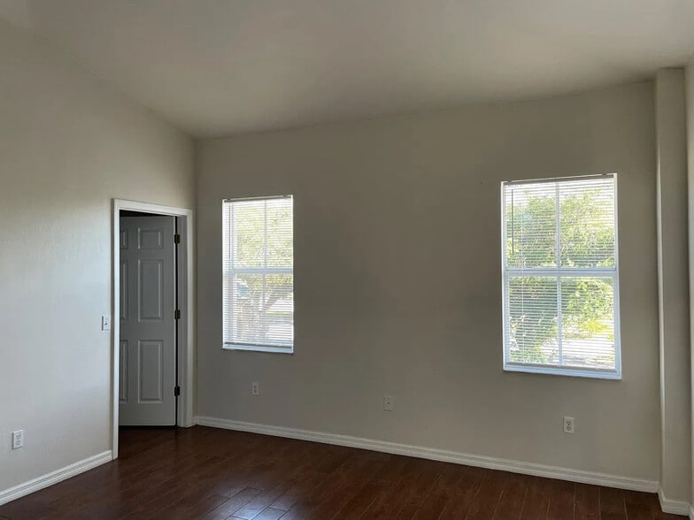 Building Photo - 505 W Hickpochee Ave