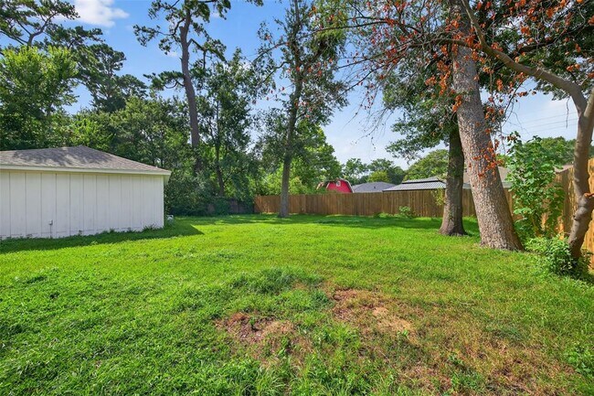 Building Photo - 10218 Oak Point Dr