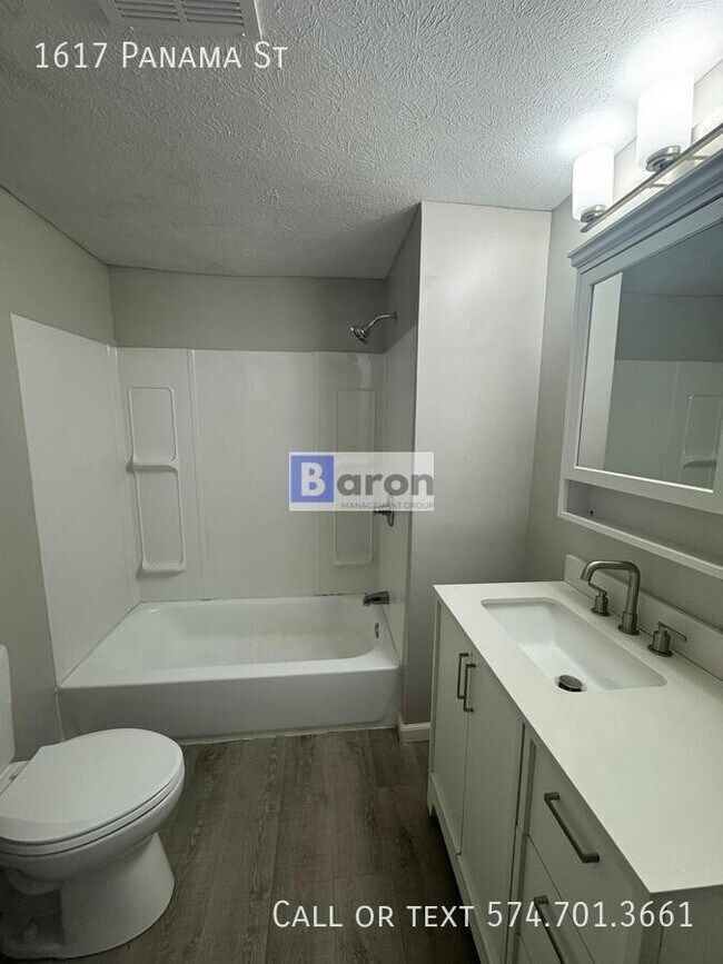 Building Photo - 1617 Panama St