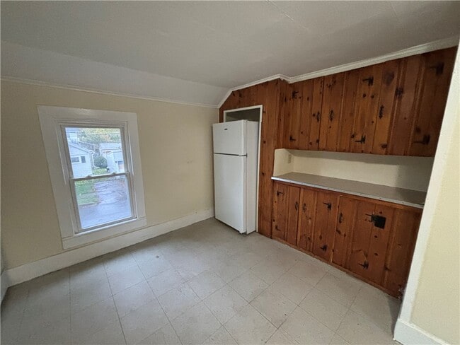 Building Photo - 240 Bridge St