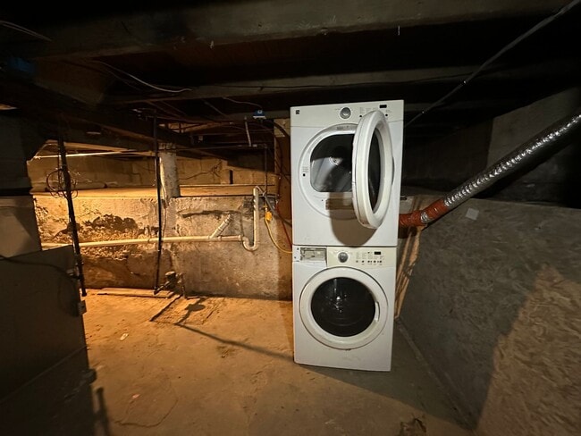 Building Photo - Two Bedroom One Bathroom Available in Battle Creek