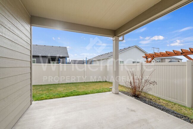 Building Photo - Welcome to this stunning 4-bedroom, 2-bathroom home located in the heart of Spokane, WA.
