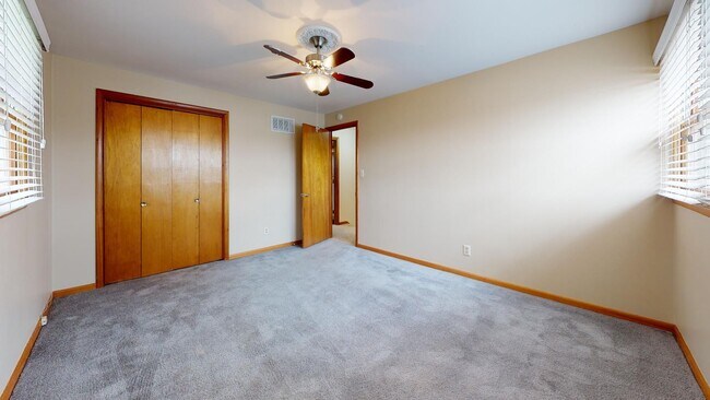 Building Photo - 4 Bedroom, 2 Bathroom Split Level Home