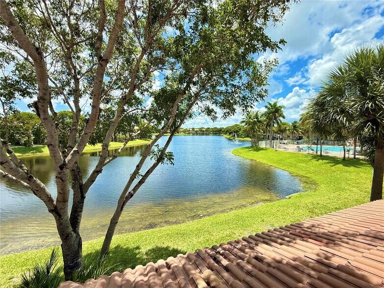 Building Photo - 8380 SW 25th Ct