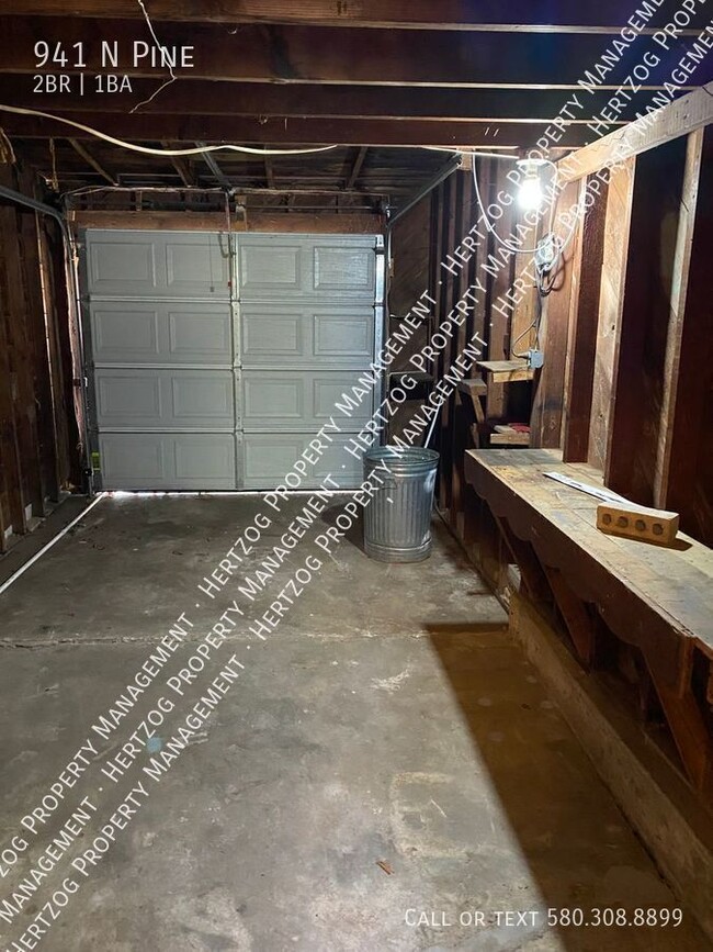Building Photo - 941 N Pine-