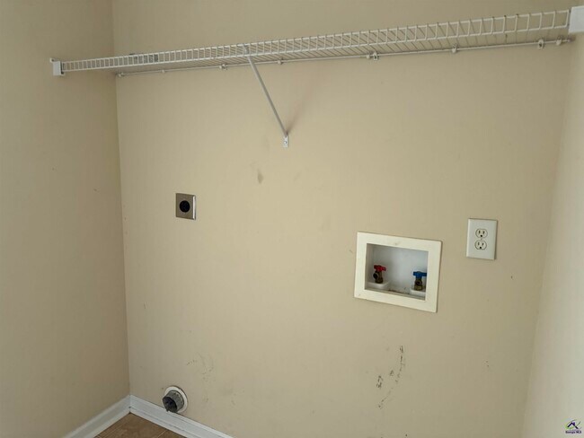 Building Photo - 106 Oldfield Ct