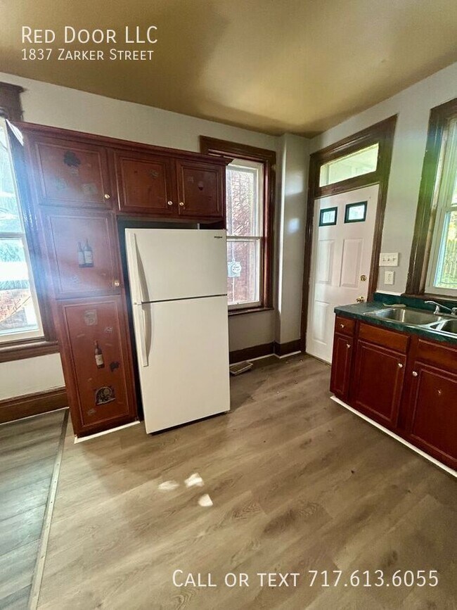 Building Photo - 1837 Zarker St