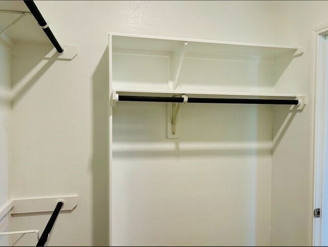 Building Photo - 21423 Holly Heights Rd