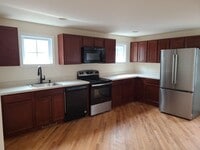 Building Photo - Spacious 3 bdrm house with 1.5 baths located in Seymour....
