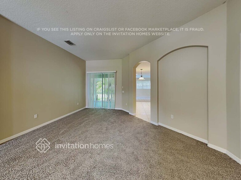 Building Photo - 12423 25th Ct E