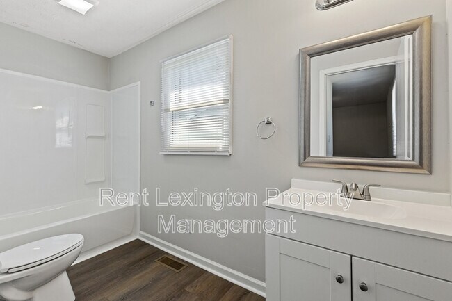 Building Photo - 604 Hi Crest Dr