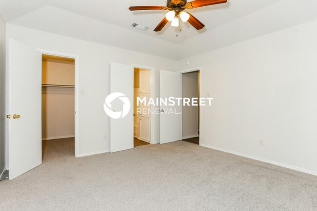Building Photo - 3 Bedroom Pet-Friendly Home in Crowley, TX with Main Street Renewal