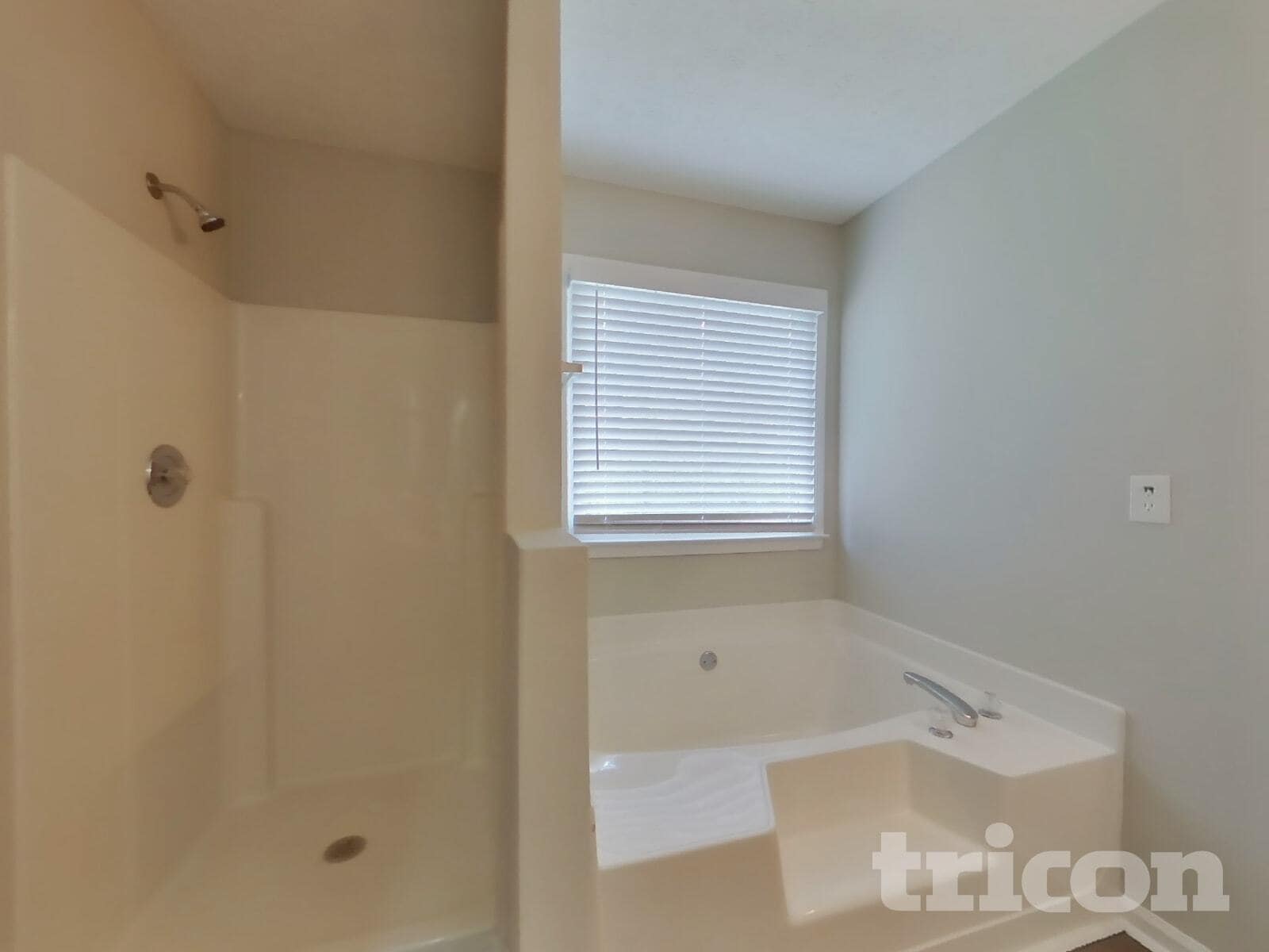 Building Photo - 262 Maplelake Dr