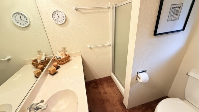 Building Photo - Full Time Rental On Crestview