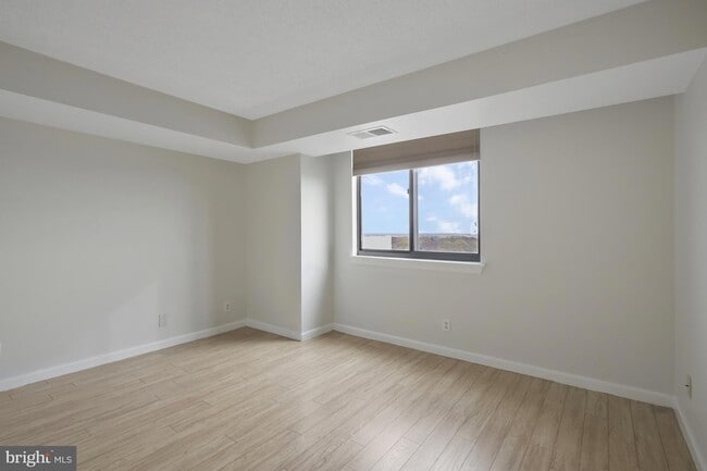 Building Photo - 3800 Fairfax Dr