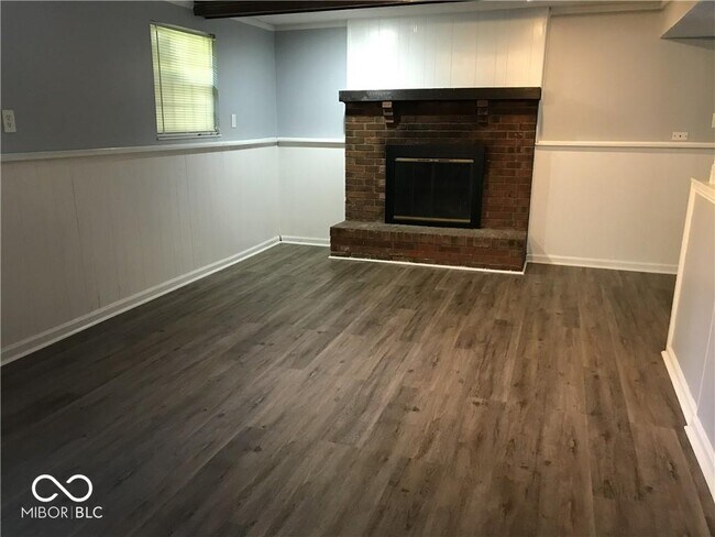 Building Photo - 9444 English Oak Dr