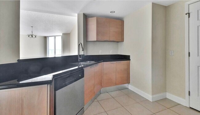 Building Photo - 241 Riverside Dr