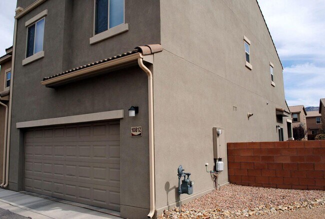 Building Photo - 10812 Fort Point Ln NE