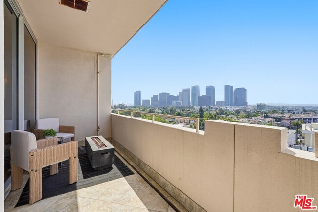 Building Photo - 1333 S Beverly Glen Blvd