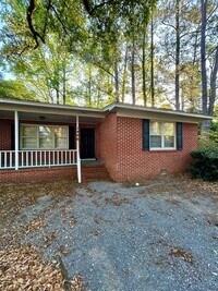 Building Photo - 2 bed 1 bath unit