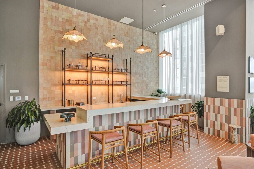 Building Photo - 11 NE 6th St