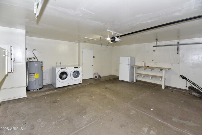 Building Photo - 3653 W Saragosa St