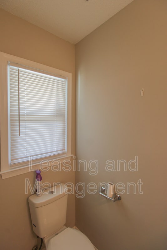Building Photo - 803 Reserve Way
