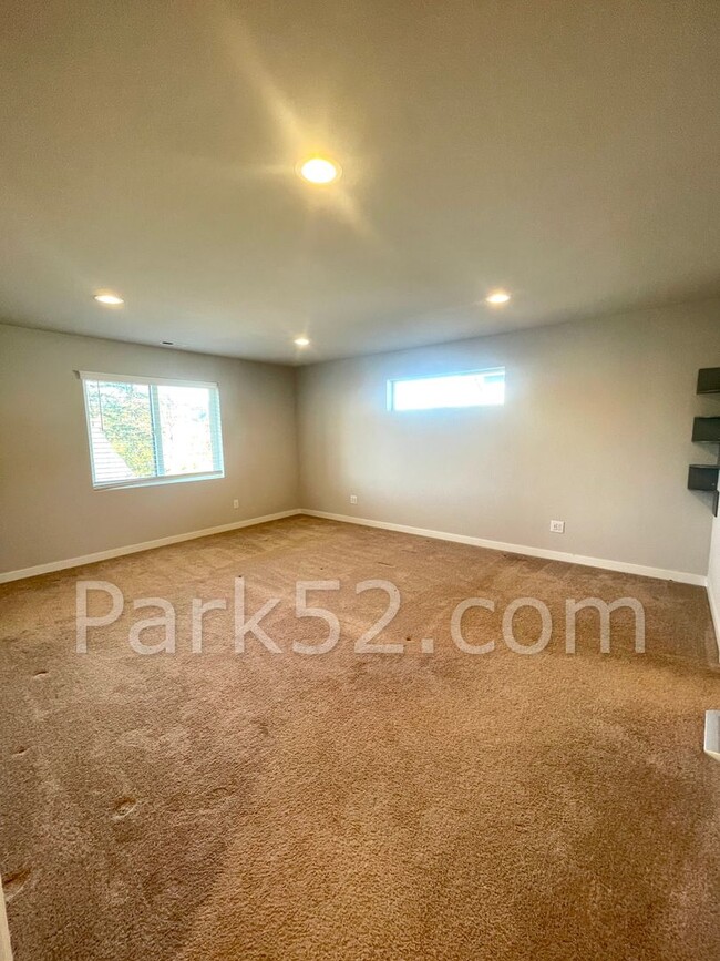 Building Photo - $250 Off 1st Full Month’s Rent! Beautiful ...