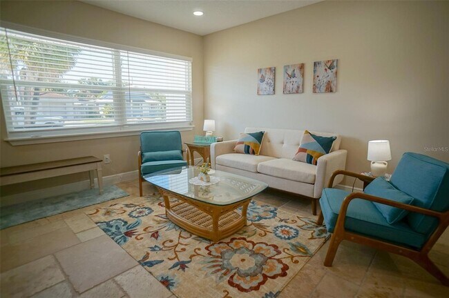 Building Photo - 929 Lantana Ave