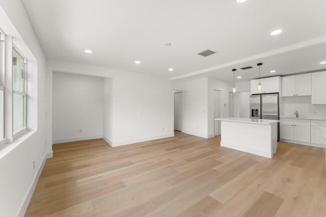 Building Photo - 111 W 35th St